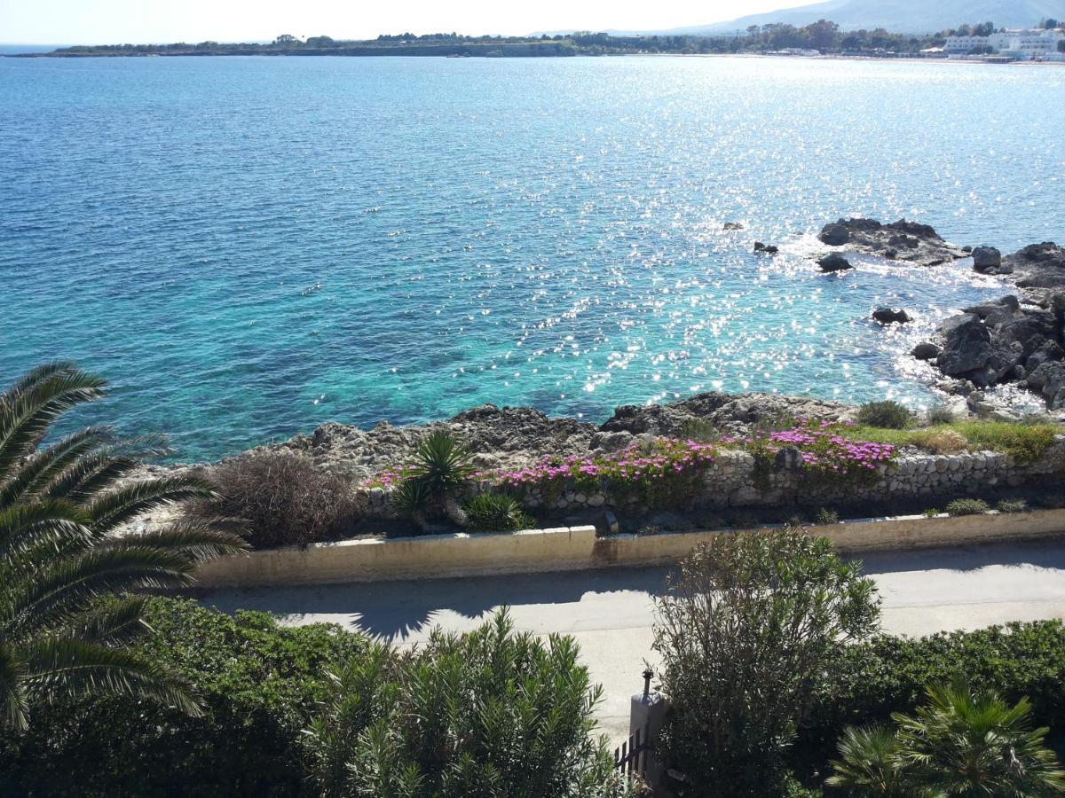 Casa Sugli Scogli Villa Fontane Bianche Eksteriør billede